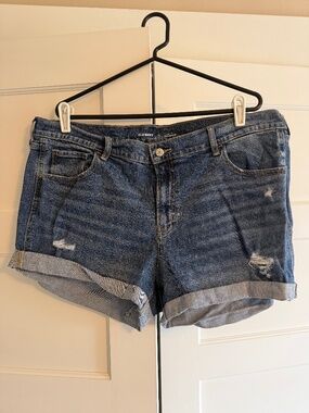 Old Navy Mid Rise Boyfriend Denim Short: size 16